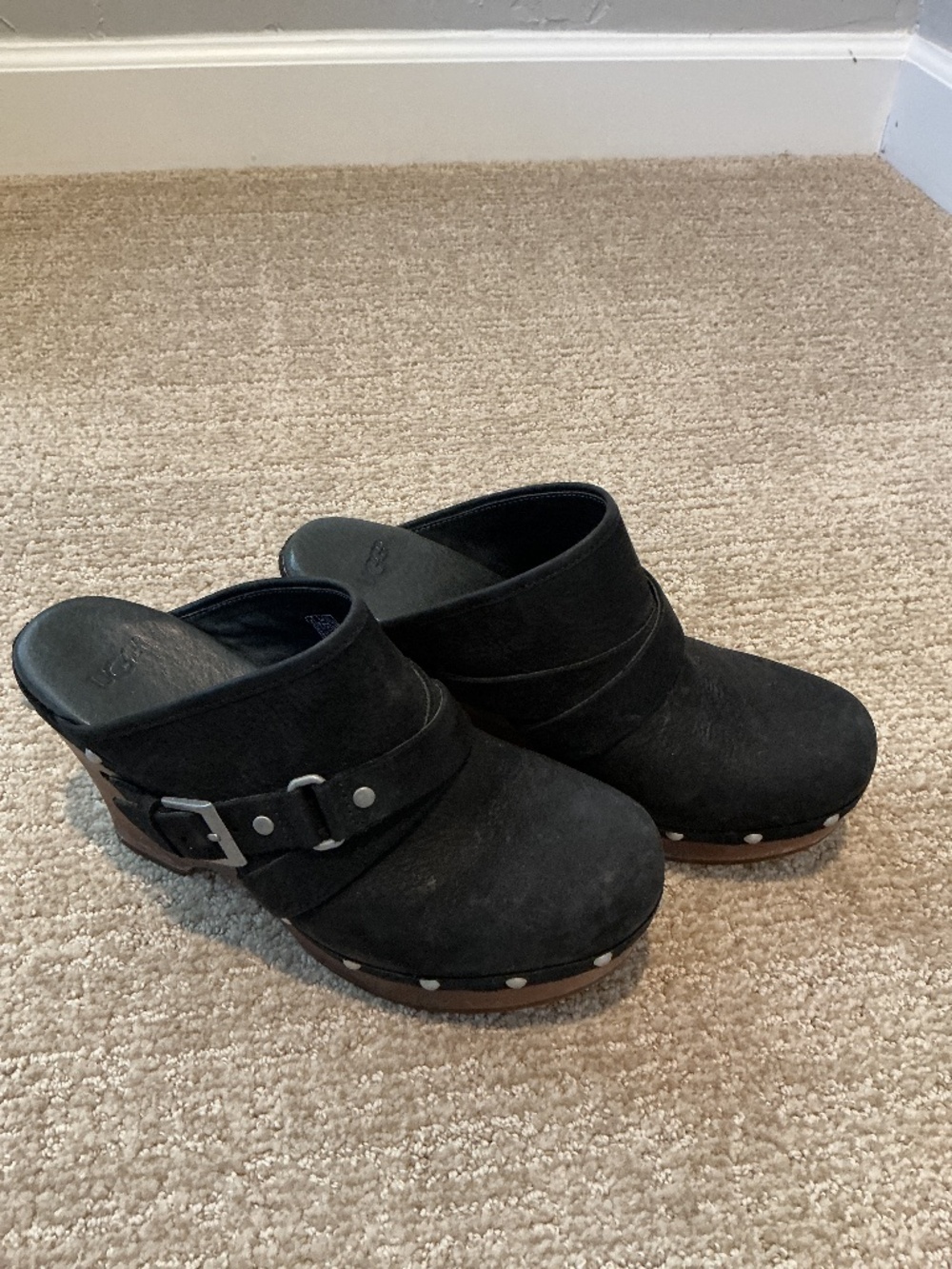 UGG Leather Clog Size 8 Black